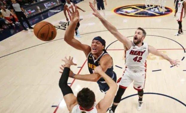  约基奇统治内线助掘金终结勇士客场不败神话